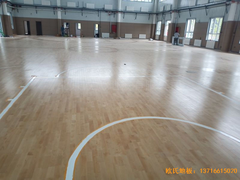 新疆克拉瑪依市獨山子虹園小區(qū)體育館體育木地板安裝案例
