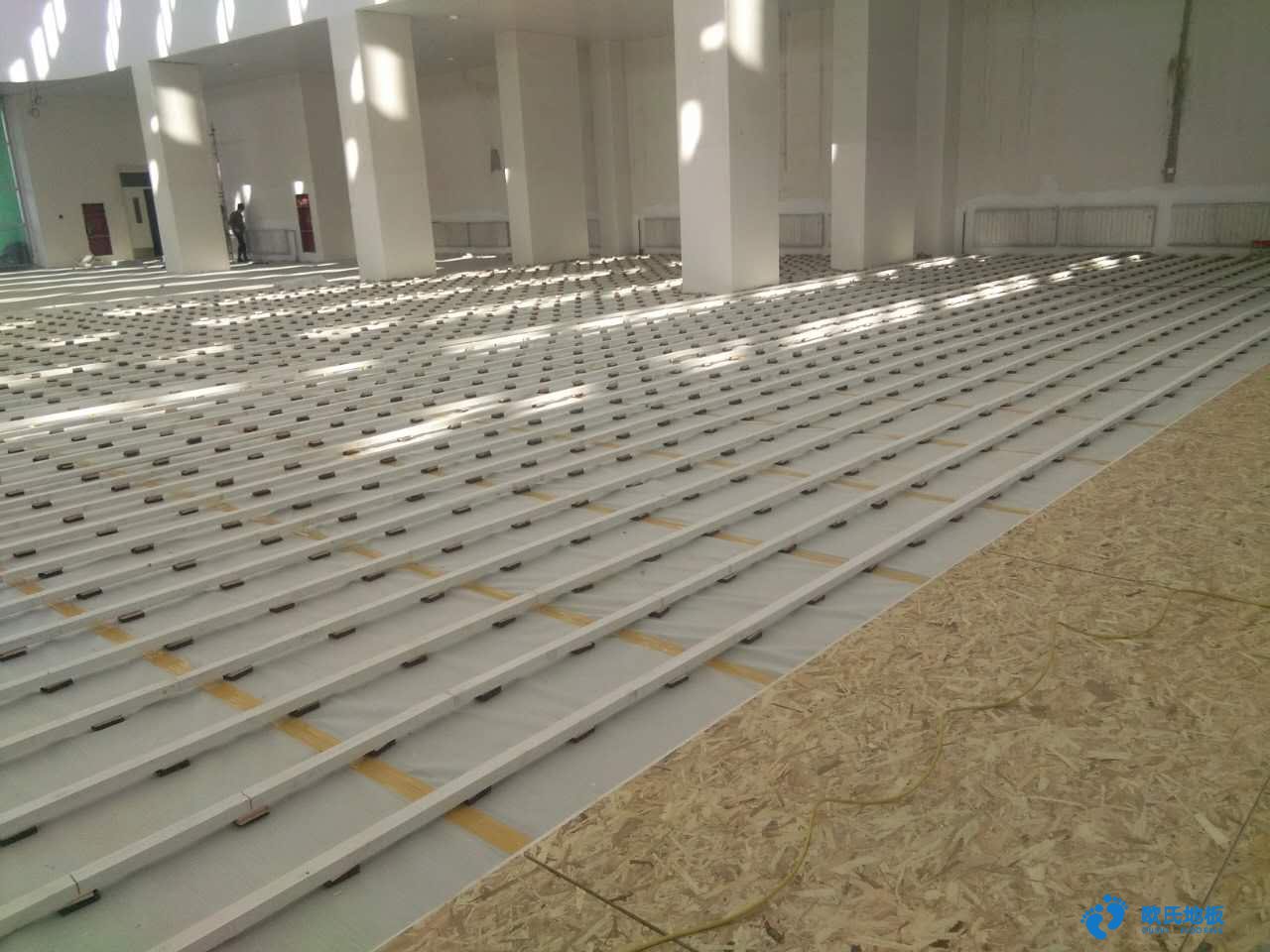 石嘴山星海學(xué)?；@球木地板安裝