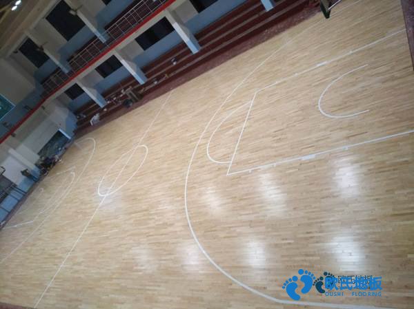 板式龍骨運(yùn)動(dòng)場(chǎng)地木地板