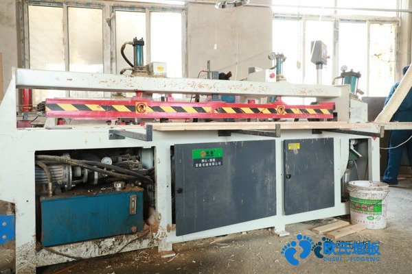 那里有專業(yè)室內木地板