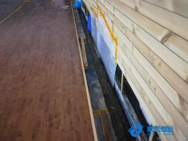 懸浮運(yùn)動體育木地板施工步驟