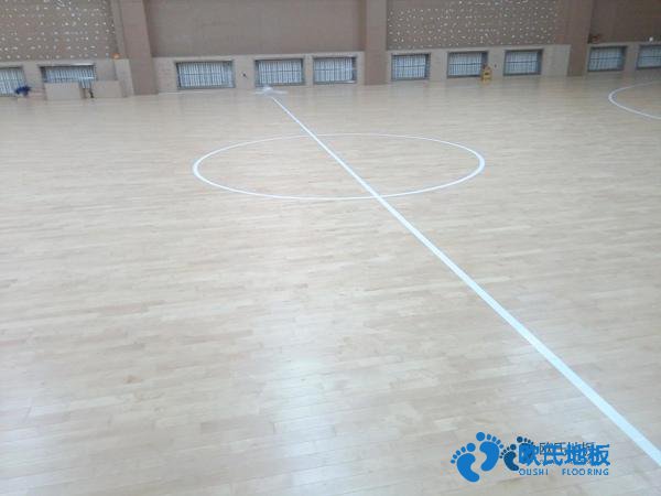 室內(nèi)體育籃球木地板施工團隊