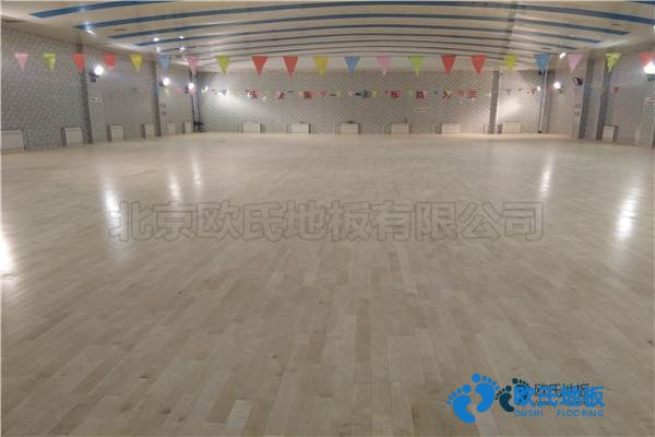 學(xué)?；@球場(chǎng)館地板去哪買(mǎi)