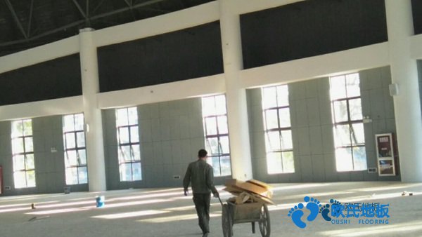 學(xué)?；@球場館地板優(yōu)點