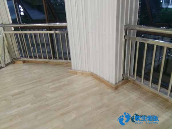 學(xué)?；@球場(chǎng)地木地板能拖嗎