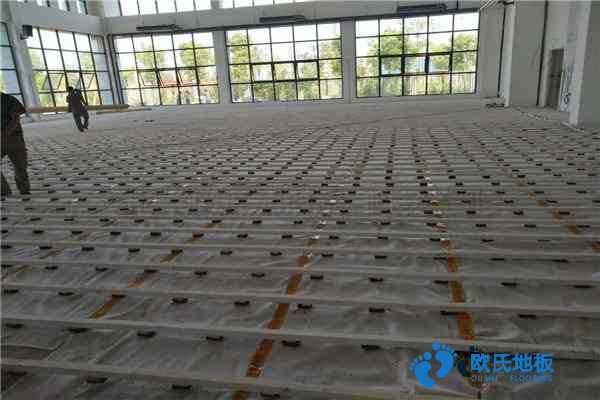 學?；@球場地板施工流程