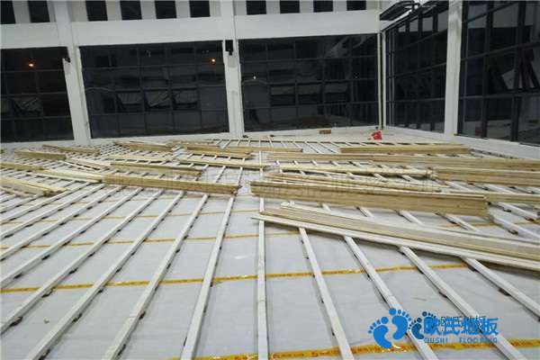 學?；@球場地板施工流程