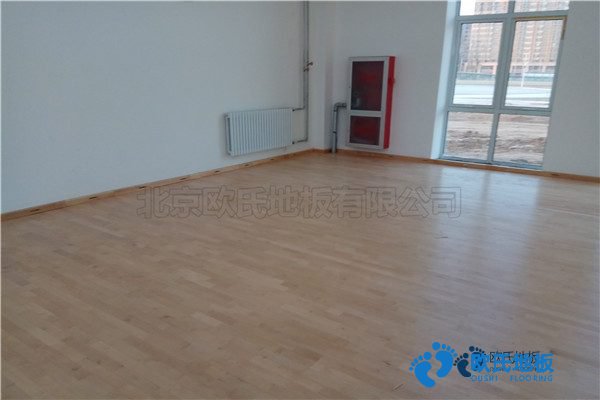 學(xué)?；@球場館地板工藝流程