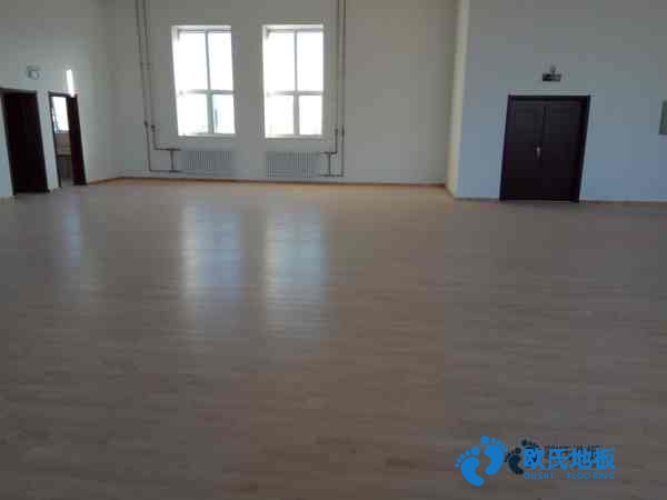 學(xué)?；@球場館地板工藝流程