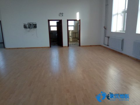 學?；@球場館地板工藝流程