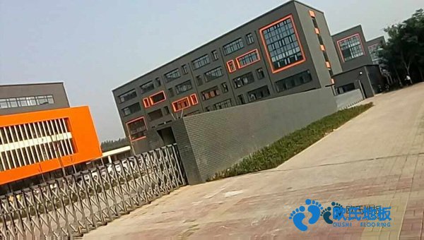 學(xué)?；@球場(chǎng)地木地板的變形量