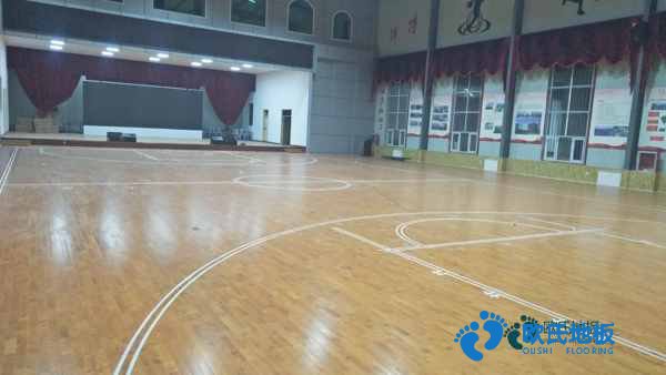 那有體育場木地板哪個(gè)品牌好