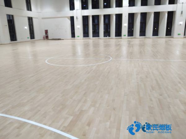 知名運(yùn)動(dòng)場地木地板施工