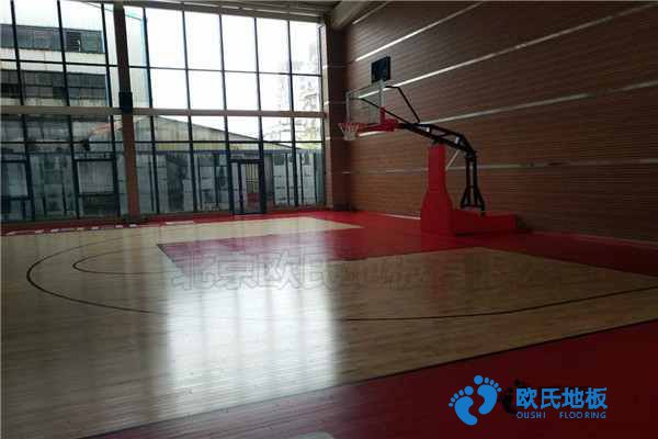 學(xué)?；@球場(chǎng)地地板能用多久