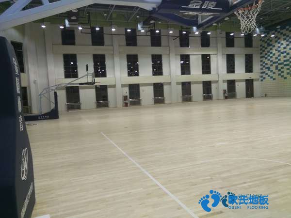 學(xué)?；@球場地木地板耐磨系數(shù)