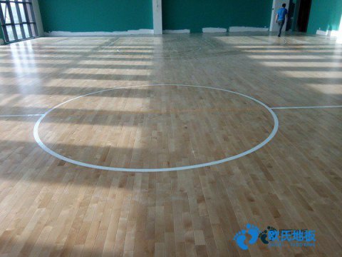 學(xué)?；@球館地板毛板厚度