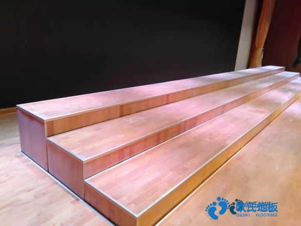 知名運(yùn)動館木地板施工團(tuán)隊