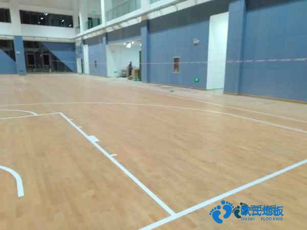 知名運(yùn)動館木地板施工團(tuán)隊