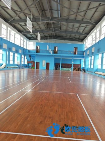 學?；@球場館木地板的常用尺寸