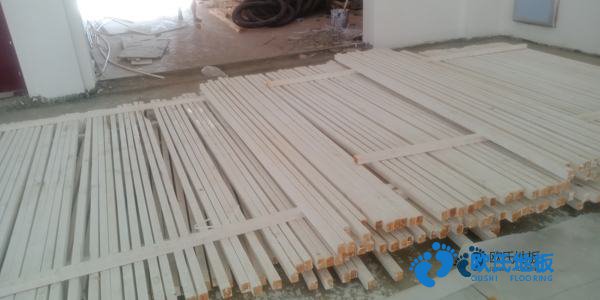 知名運(yùn)動籃球木地板施工隊