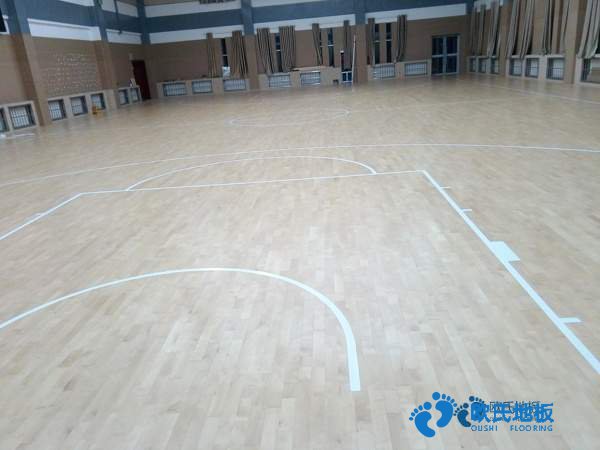 學(xué)校運(yùn)動地板施工隊