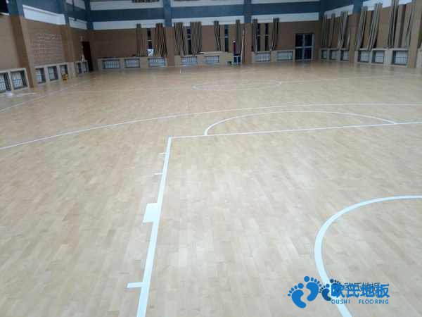 學(xué)校運(yùn)動地板施工隊