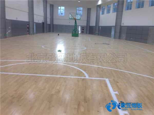 學(xué)?；@球場(chǎng)館地板如何拆