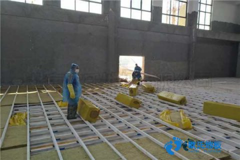 學(xué)?；@球場(chǎng)地地板耐用嗎