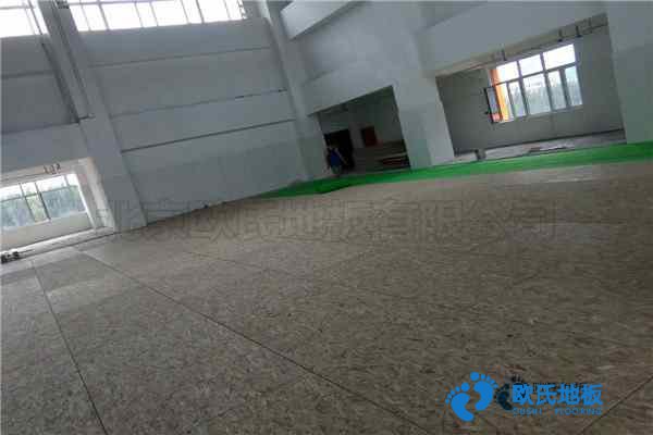 學(xué)?；@球場地木地板用哪種好