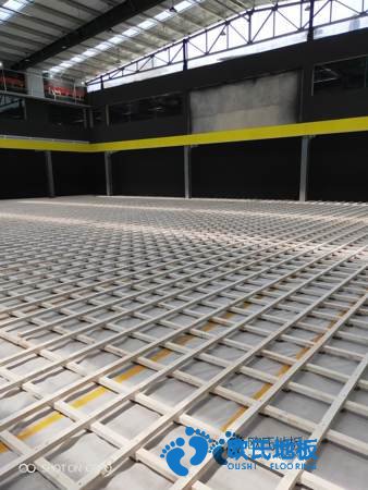 學(xué)?；@球場地木地板用哪種好