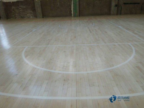 較好的籃球運(yùn)動木地板用什么木頭好