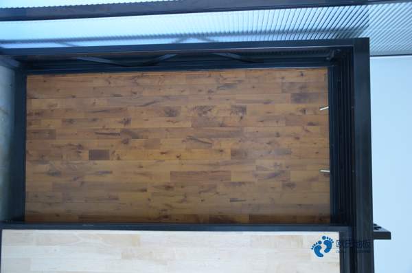 45度斜鋪龍骨籃球運(yùn)動(dòng)木地板保養(yǎng)知識(shí)