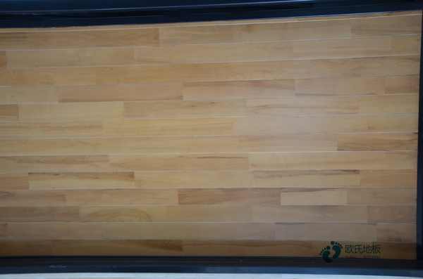 45度斜鋪龍骨籃球運(yùn)動(dòng)木地板保養(yǎng)知識(shí)