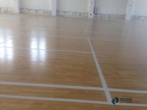 較好的籃球運(yùn)動木地板清潔方案