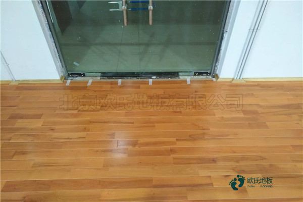 較好的籃球運動木地板什么材質(zhì)的耐用