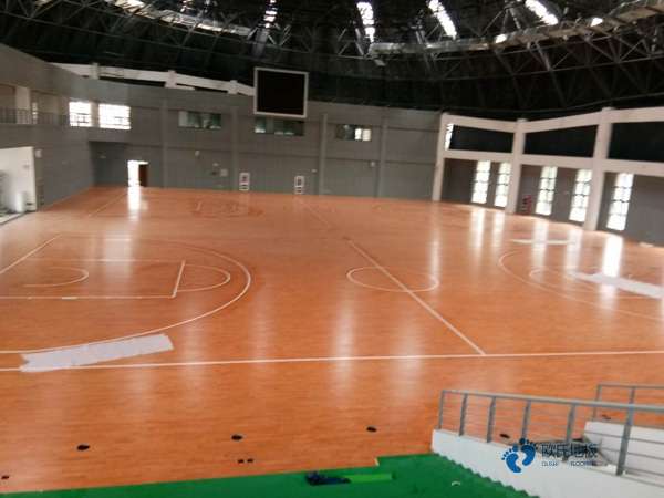 較好的籃球運動木地板設(shè)備
