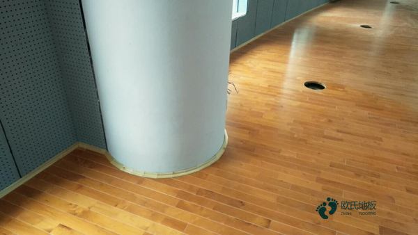 較好的籃球運動木地板設(shè)備