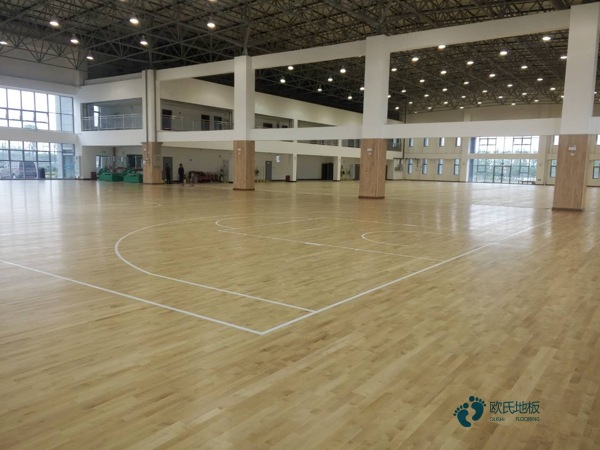 較好的籃球運(yùn)動木地板怎么防滑