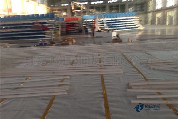 較好的籃球運(yùn)動(dòng)木地板分幾級(jí)