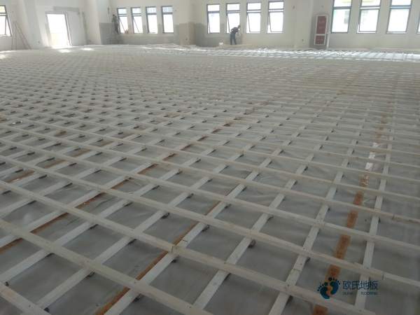 小學(xué)運動籃球木地板施工團(tuán)隊1