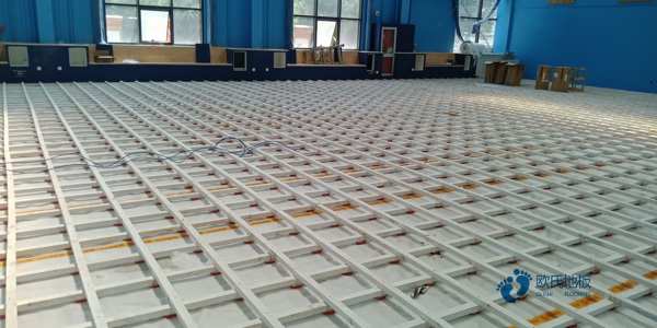 學?；@球場地地板生產(chǎn)流程1