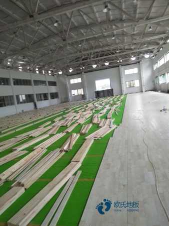 學(xué)?；@球館木地板哪個好2