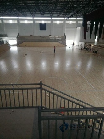 學(xué)?；@球運(yùn)動(dòng)地板施工隊(duì)2