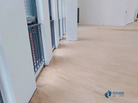 單龍骨籃球運(yùn)動(dòng)地板如何保養(yǎng)