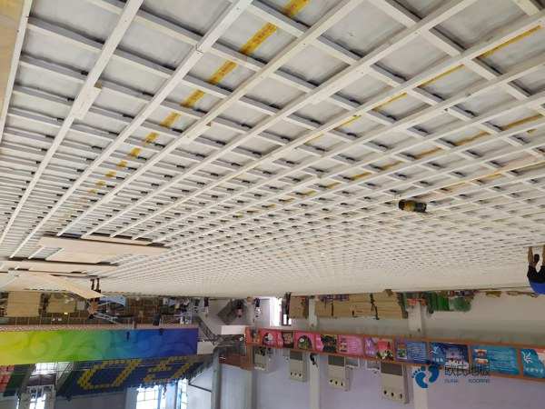 學(xué)?；@球場地地板耐磨層2