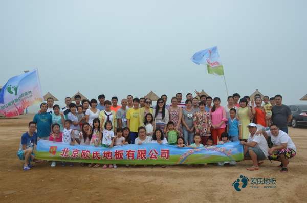 學(xué)?；@球場地板施工隊(duì)2