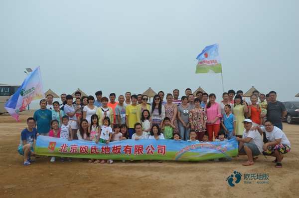 學(xué)?；@球場地板施工隊(duì)3