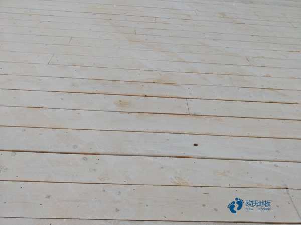 單龍骨運(yùn)動(dòng)場地木地板保養(yǎng)知識3