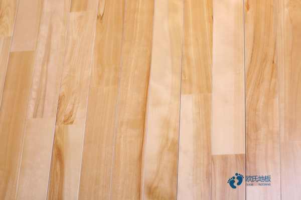 學(xué)校籃球場(chǎng)館地板用什么材料好1