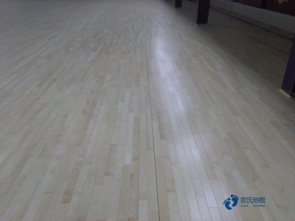 國標(biāo)運(yùn)動型木地板施工流程3